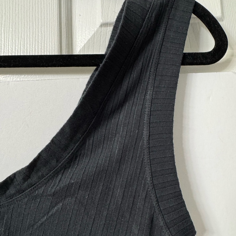 Free People Movement crop top, tank, Black, scoop, neck, front and back NWOT - Picture 3 of 4